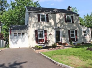 4 Grant Ct, Metuchen, NJ 08840