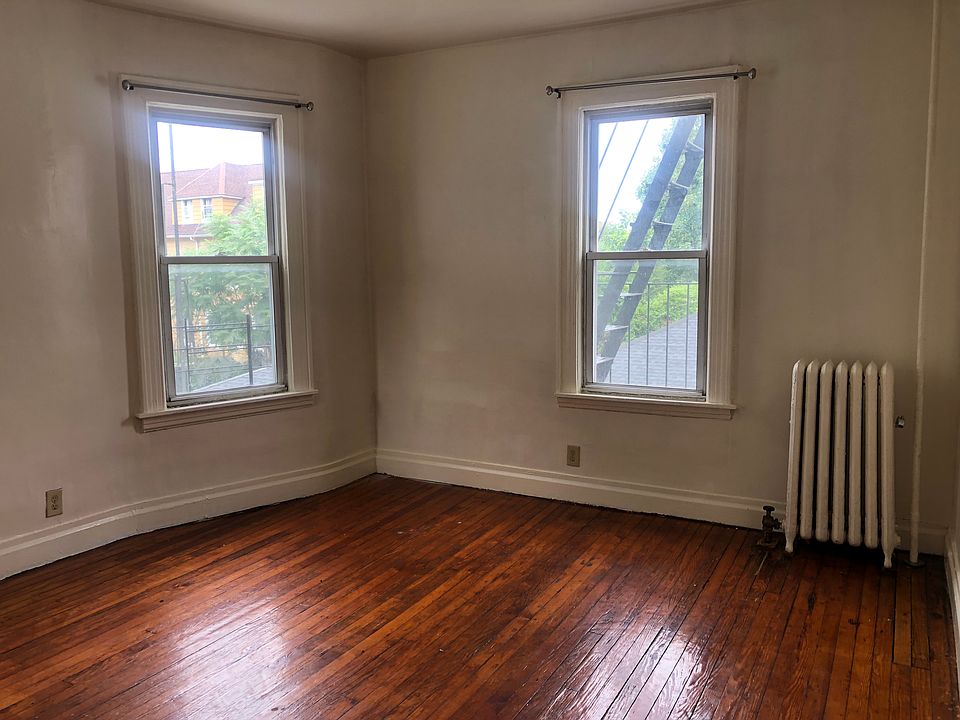 1st image of 139 W 4th St Floor 3