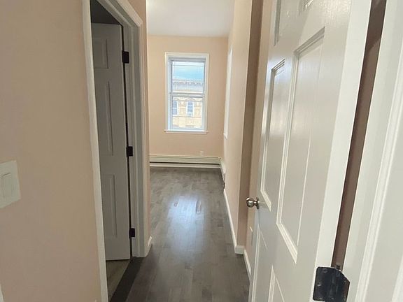 4th image of 180 Irving Ave #2F