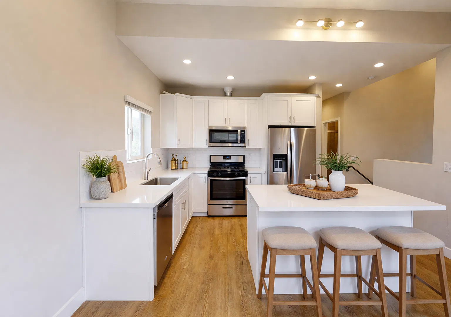 4BD/2BA w Large Deck! — Photo 2