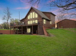 1096 Bucks Pond Rd, Monticello, IL 61856