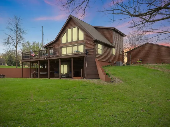 1096 Bucks Pond Rd, Monticello, IL 61856
