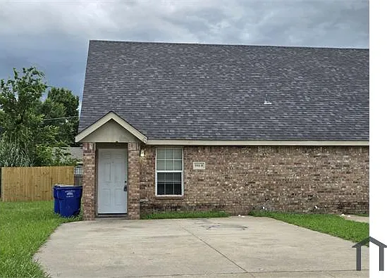 3 bed, 1200 sqft, $2,200 — Photo 1