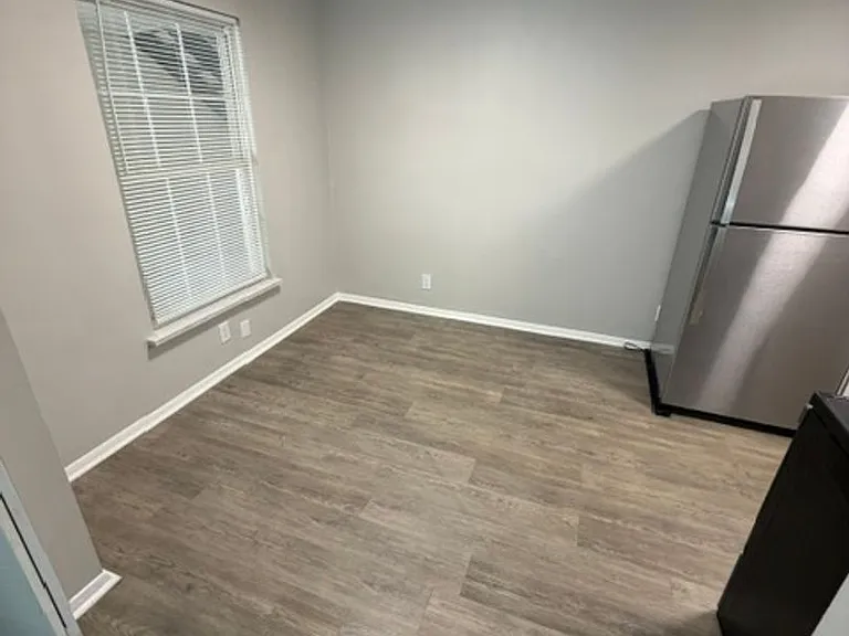 Naveen Pine Apartments — Photo 20