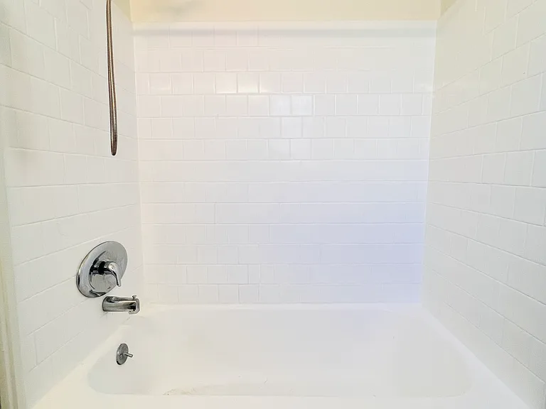 5525 Harold Way #20 — Photo 10
