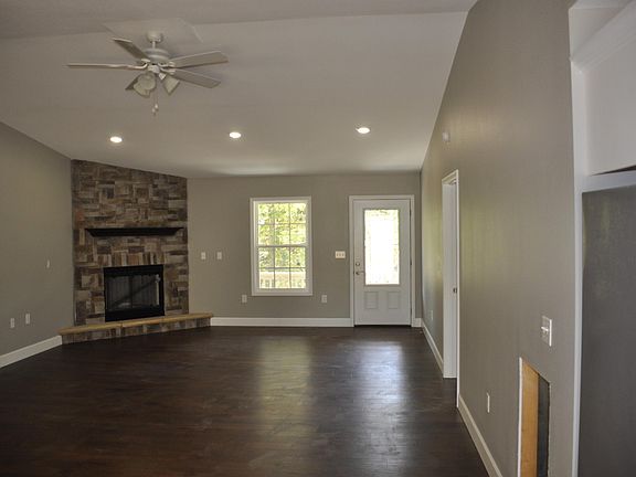 4th image of 828 Waterview Dr Lot 23