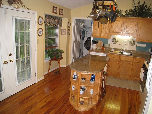 3rd image of 103 Jordan Ln
