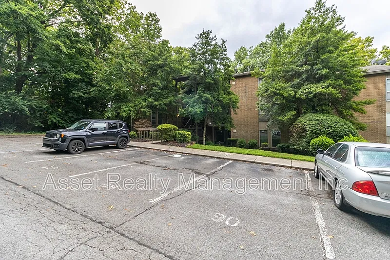3 bed, 3.0 bath, 1832 sqft, $1,795 — Photo 3