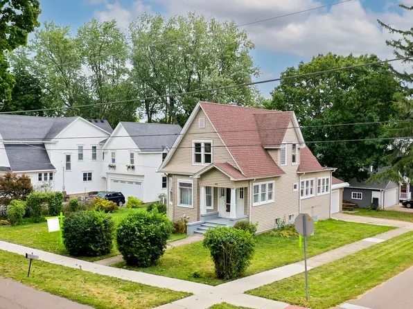 301 E Pierce St, Elburn, IL 60119