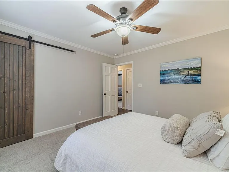 691 Harbor Cv — Photo 32