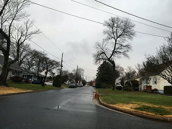 4th image of 139 Oakmoor Ave