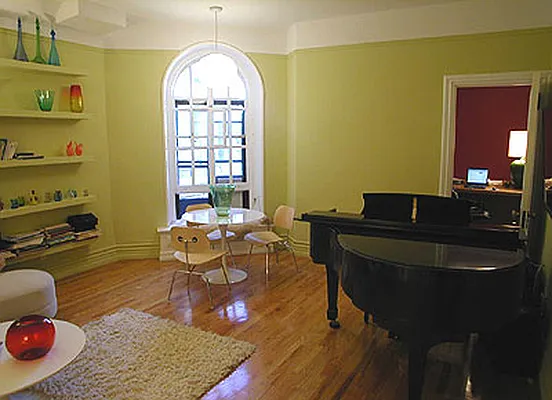 Rented by Verdi Square Realty | media 1