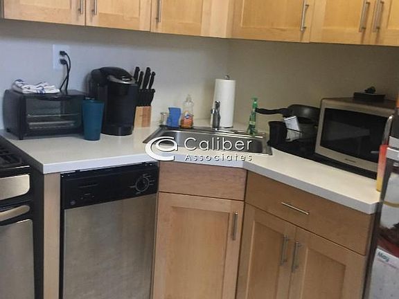 5th image of 220 E 24th St APT 4B