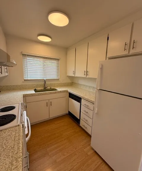 22841 Medina Ln #B — Photo 12
