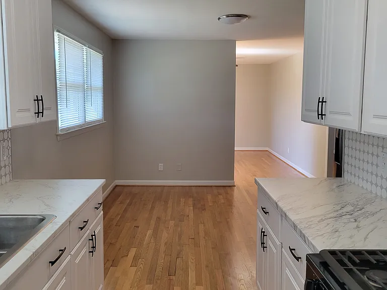 3128 Woodlawn Ave — Photo 3