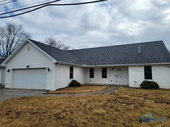 2437 Oregon Rd, Northwood, OH 43619