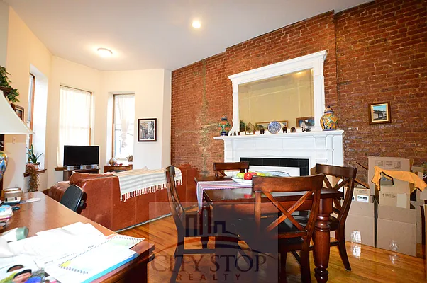 Rented by City Stop Realty | media 2
