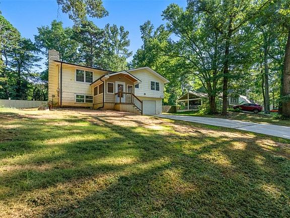2nd image of 104 Park Pl