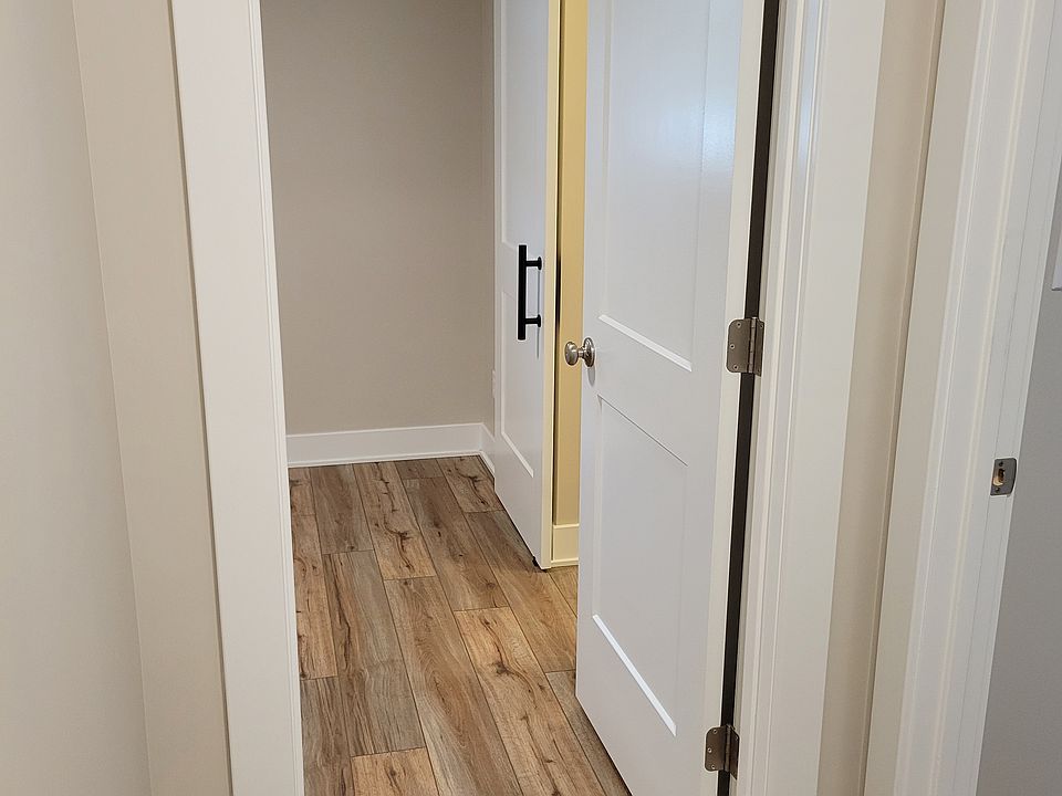 Bedroom 2 entry