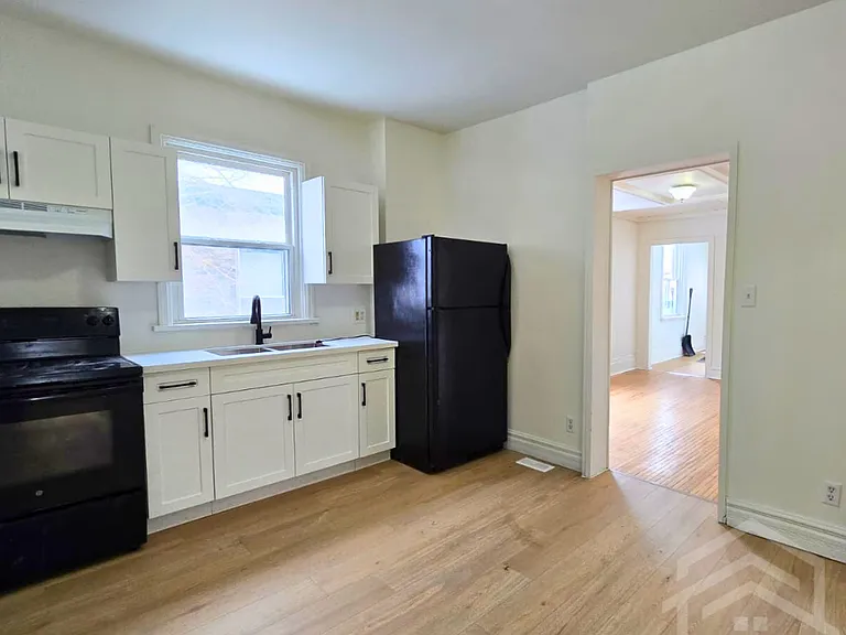 358 Glebe St #1 — Photo 3