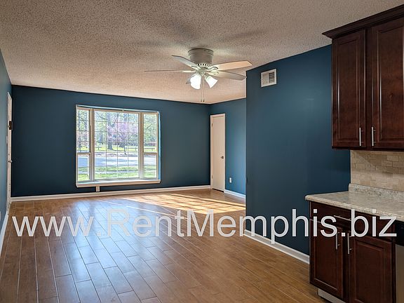 2nd image of 358 E Pkwy N #2