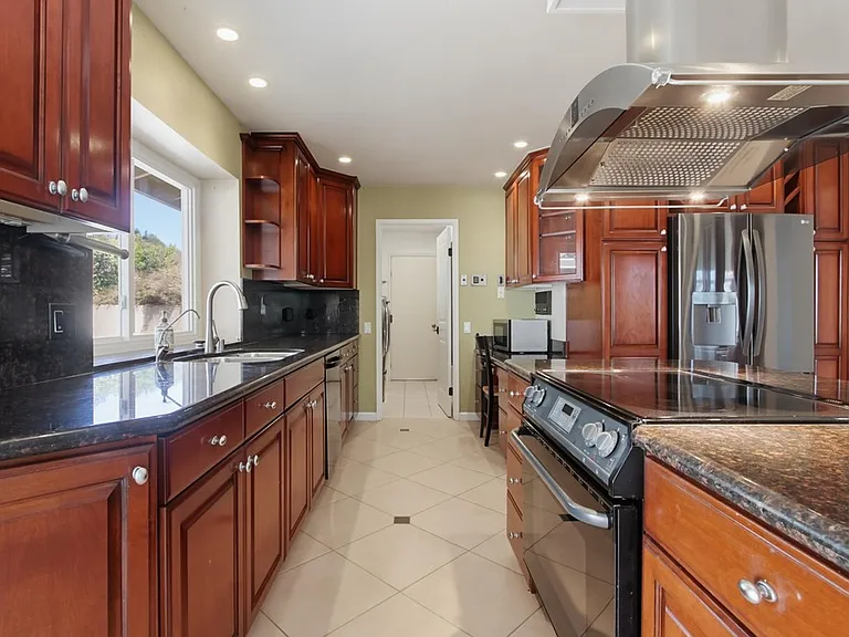 2039 Lemon Ave — Photo 10