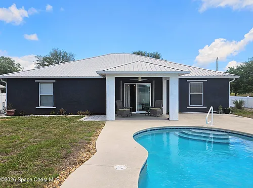 4855 Balfern St Photo 1