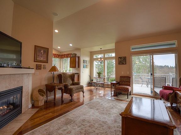 3rd image of 717 Sky Meadows Dr