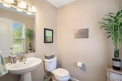 1002 Waters Edge Ln — Photo 7