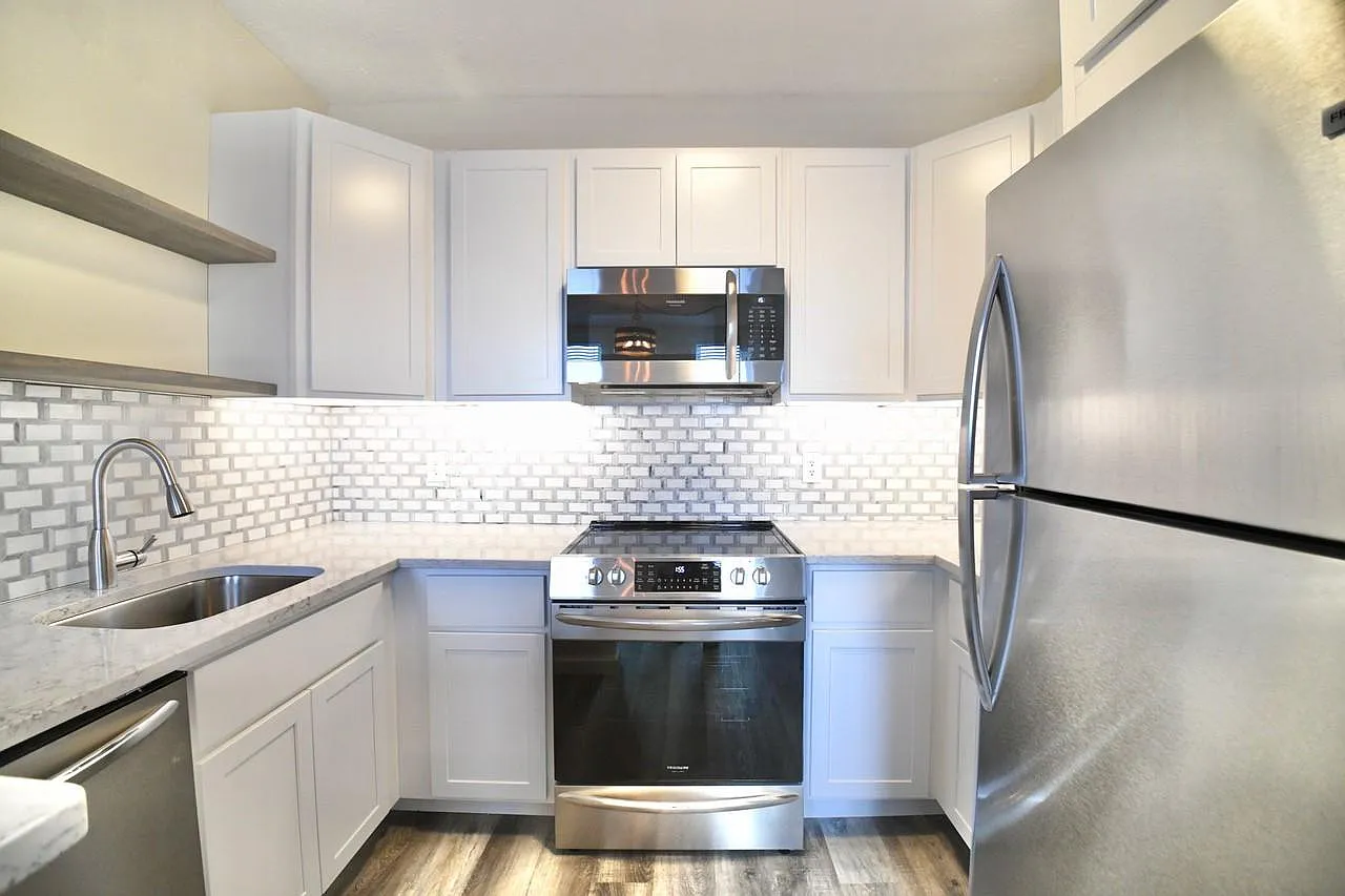 20 Pine St — Photo 4