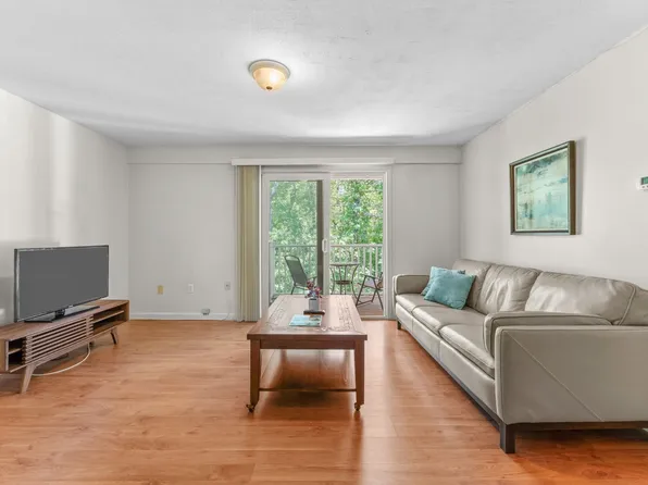 8 Post Oak Ln APT 20, Natick, MA 01760