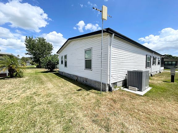 4th image of 466 Country Oaks Dr