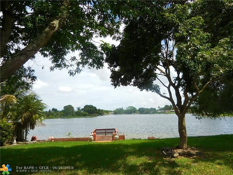Lake Front Home In Pembroke Pines