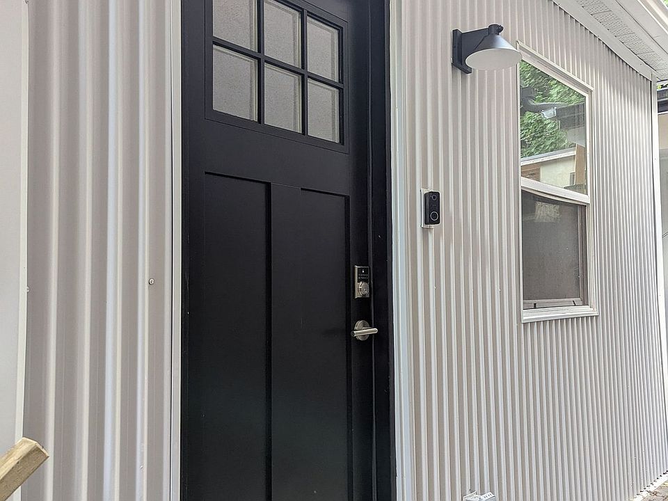 1st image of 264A Hastings Ave