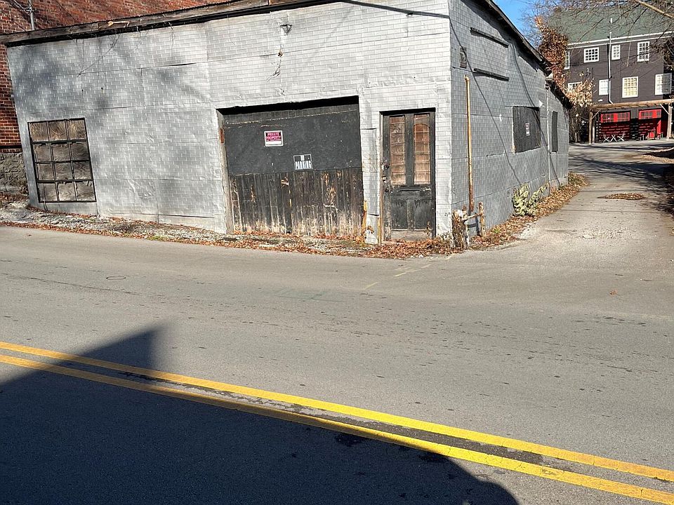 1st image of 703 Henry Clay St