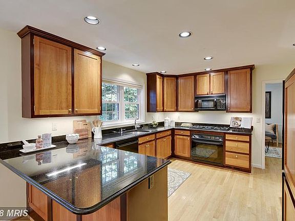 4th image of 9836 S Park Cir