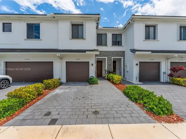10962 SW 235th St, Homestead, FL 33032