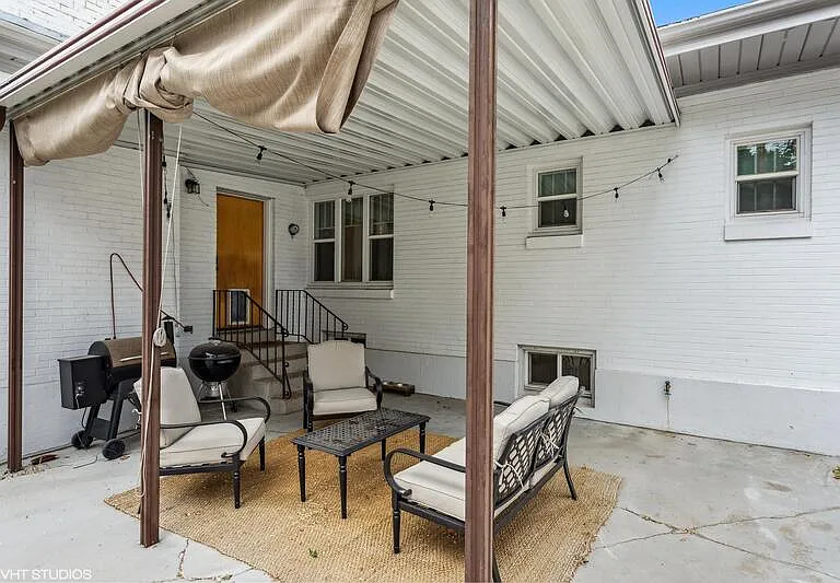 2571 Van Buren Ave — Photo 22
