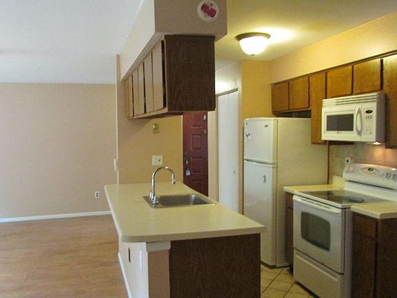 2nd image of 3 Bolton Ct #3