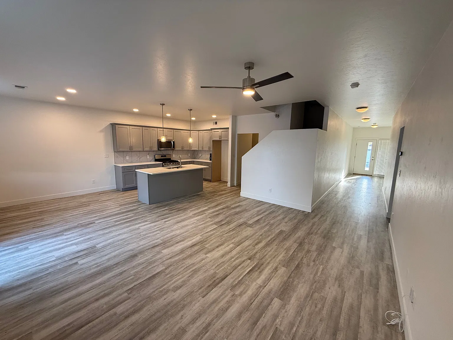 3 bed, 2.0 bath, 1782 sqft, $2,700 — Photo 3