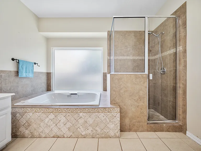 10912 Grassmere Ct — Photo 16