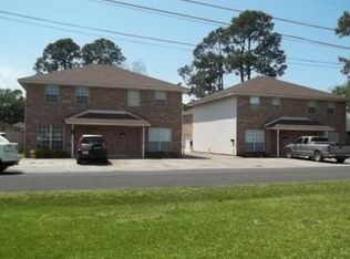 719 N 9th St, Nederland, TX 77627
