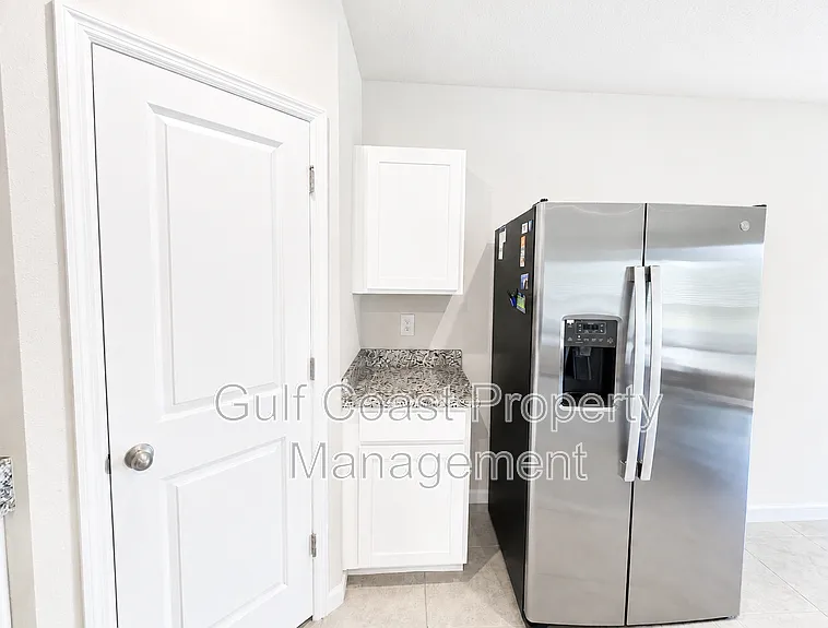 4 bed, 2.0 bath, 1708 sqft, $2,599 — Photo 3