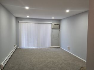 9S120 Lake Dr APT 103, Willowbrook, IL 60527