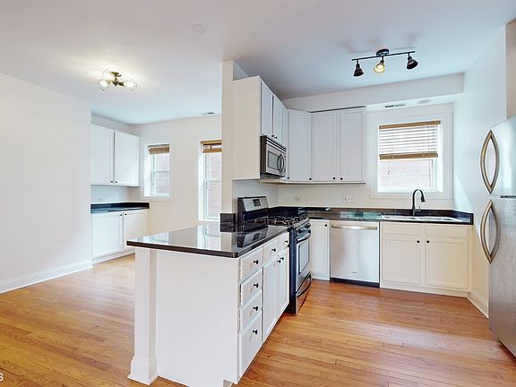 5th image of 1546 W Sherwin Ave APT 2N