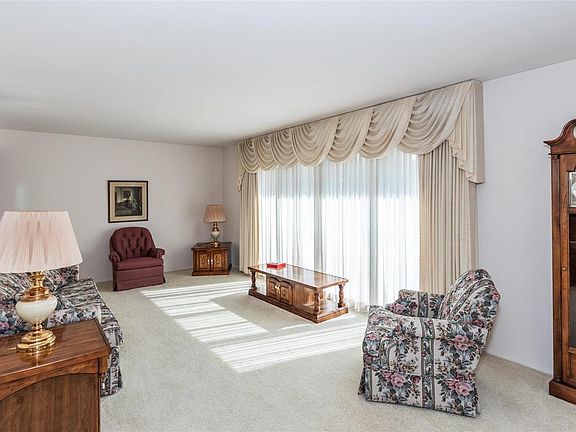 3rd image of 4027 Lynton Dr