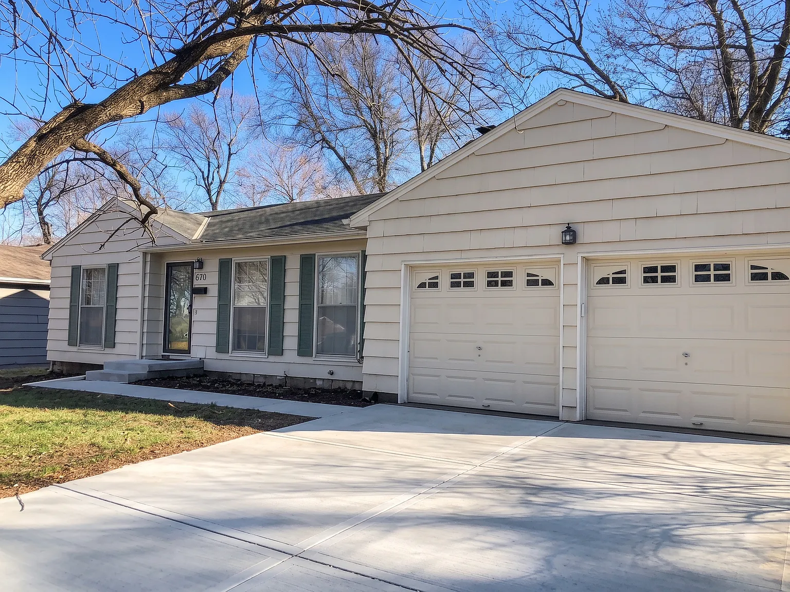 3 bed, $2,250 — Photo 2