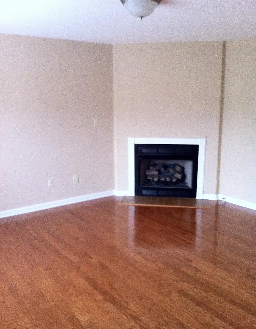 9901 Thunderbolt Way — Photo 3