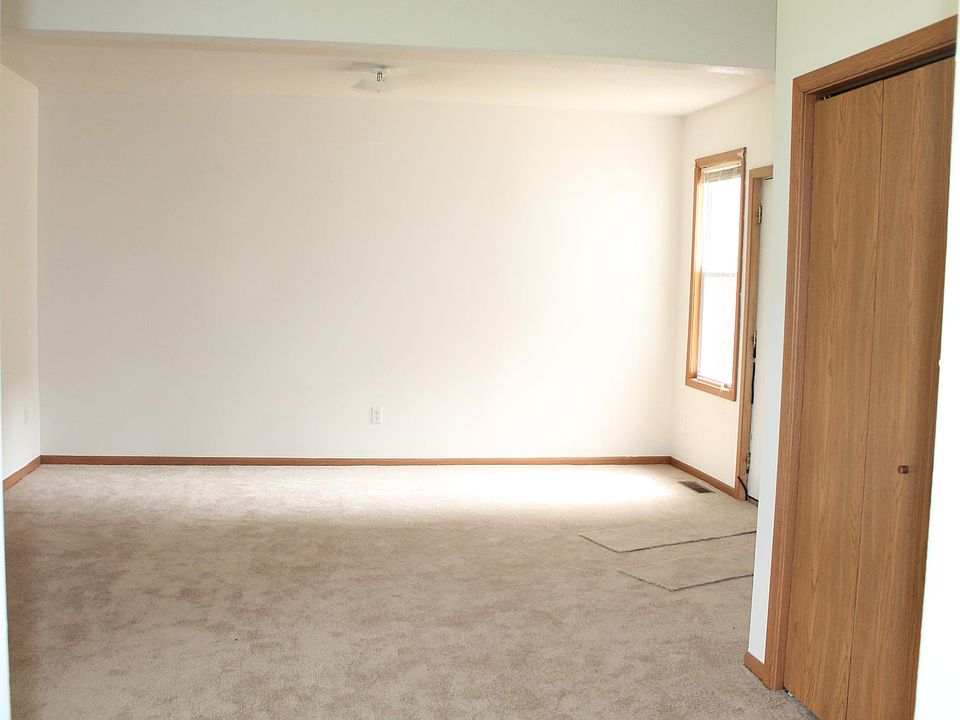1st image of 322 W 5th St Floor 1