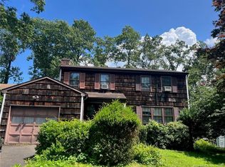 30 Soundview Dr, Stamford, CT 06902